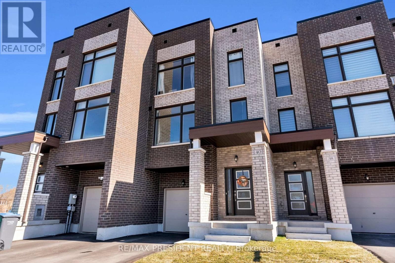 40 QUEENPOST DRIVE photo 4