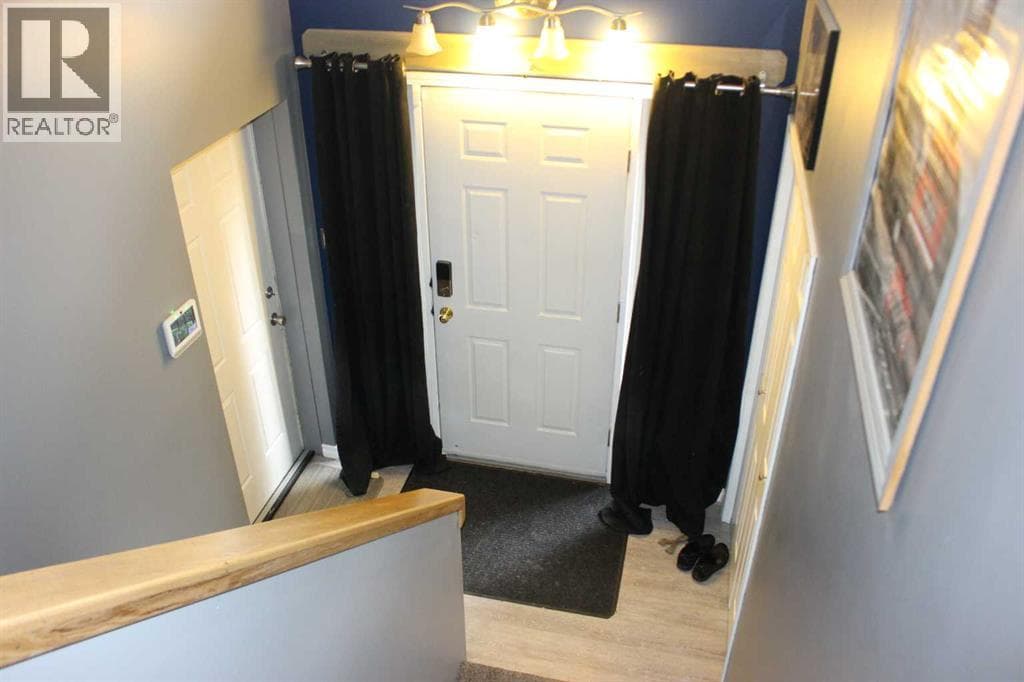 609 Maple Place — photo 2