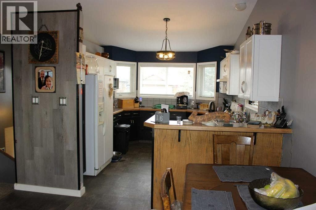 609 Maple Place — photo 4