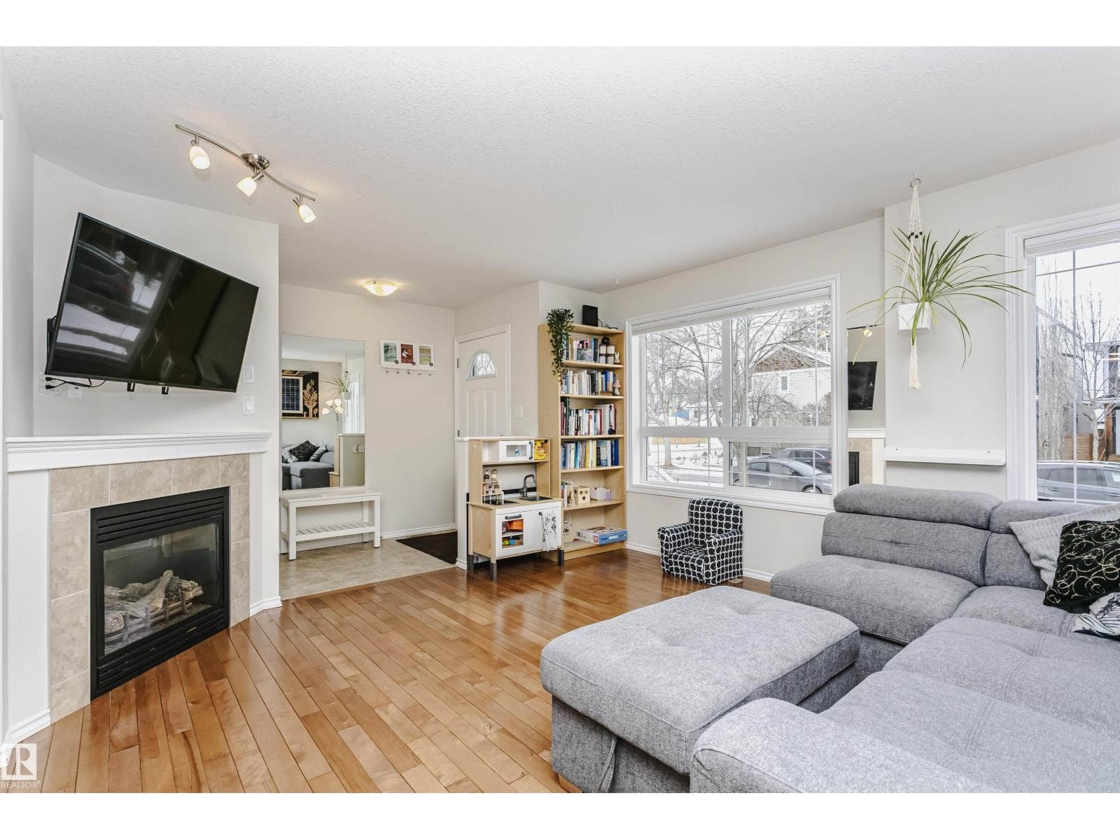 9359 74 AV NW photo 3