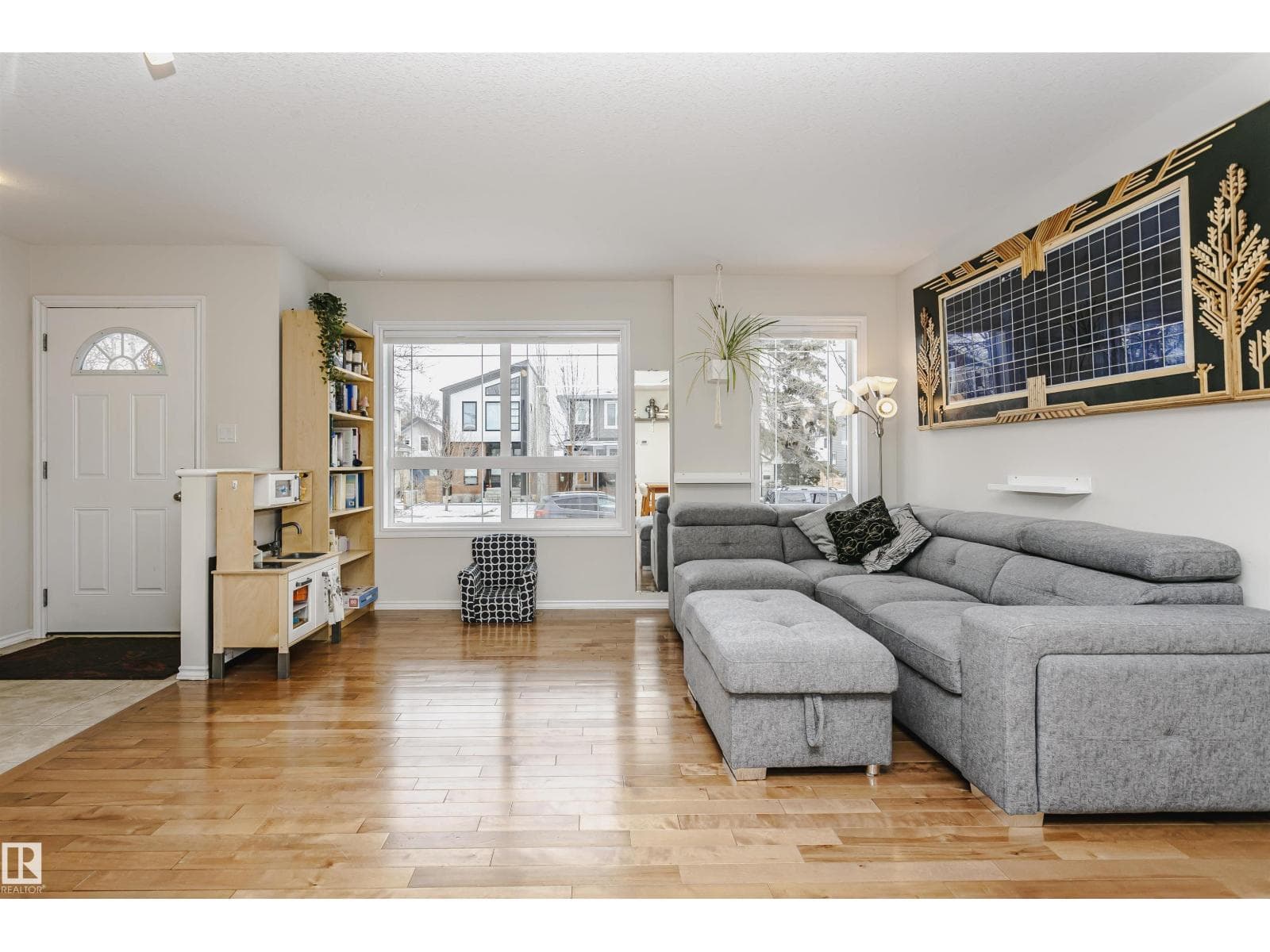 9359 74 AV NW photo 4