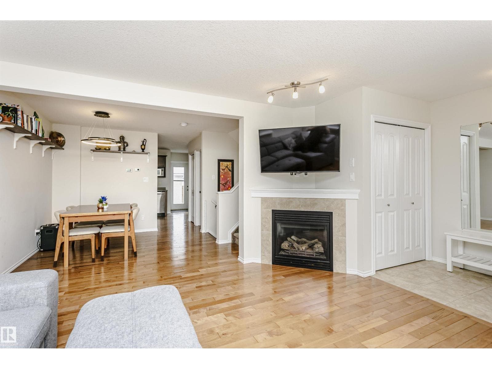 9359 74 AV NW photo 5