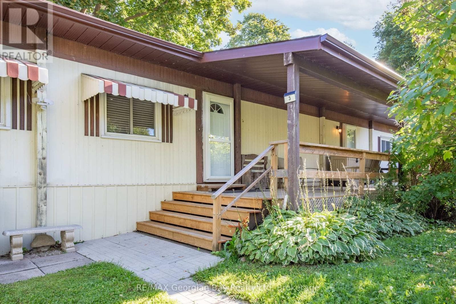 3 LAKESHORE ROAD photo 3