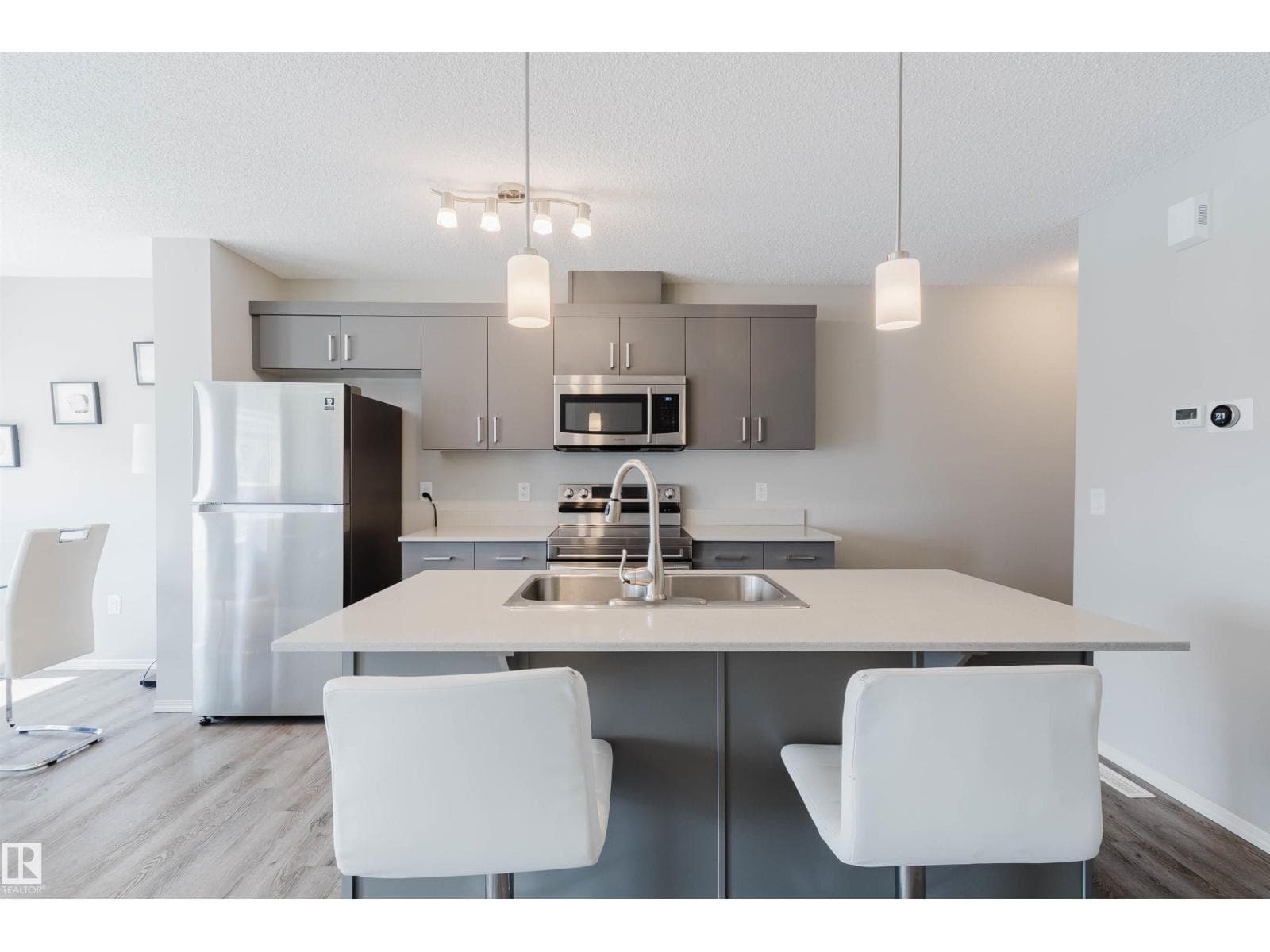 17268 9B AV SW photo 5