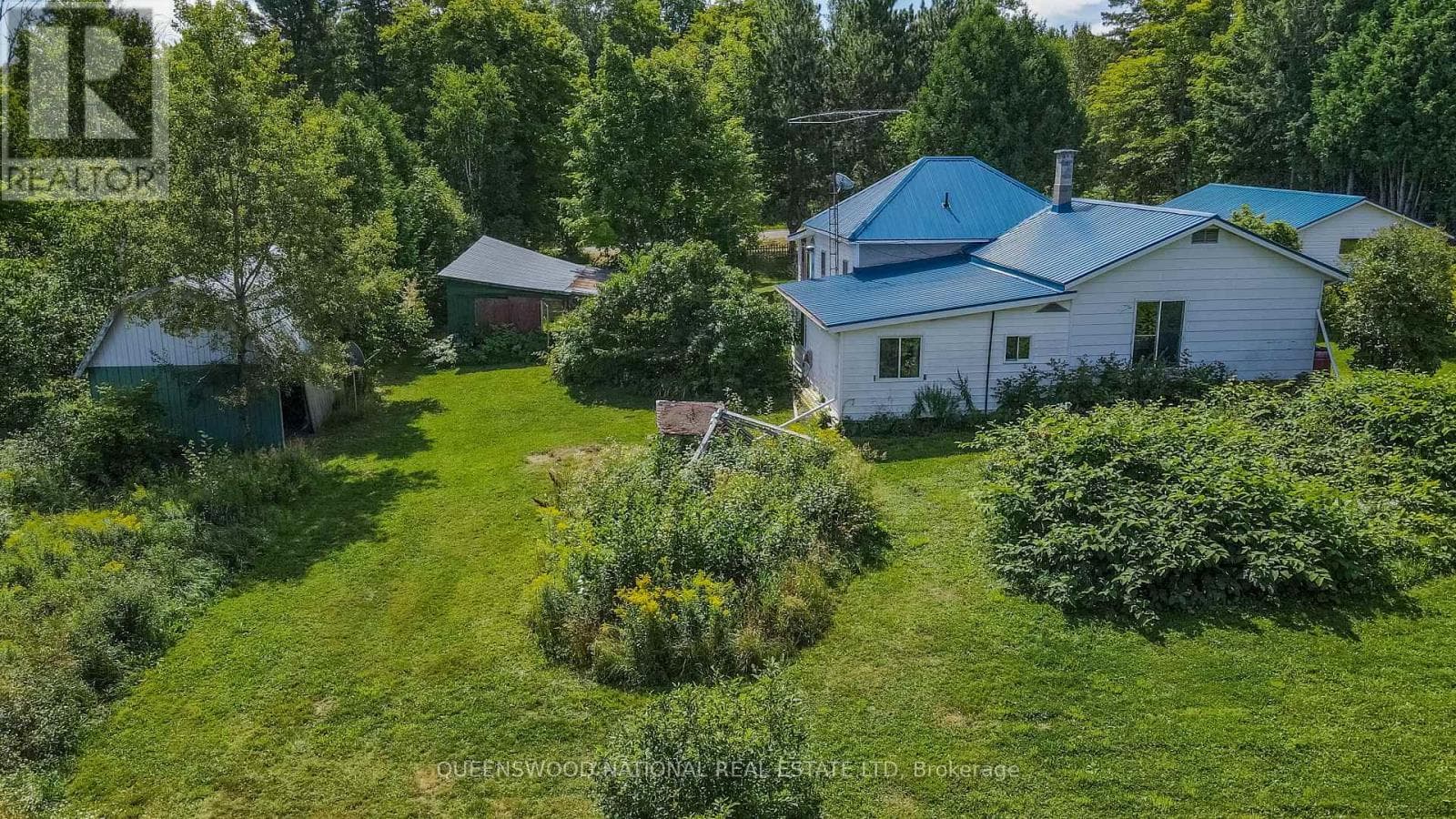 842 CENTREVIEW ROAD photo 3