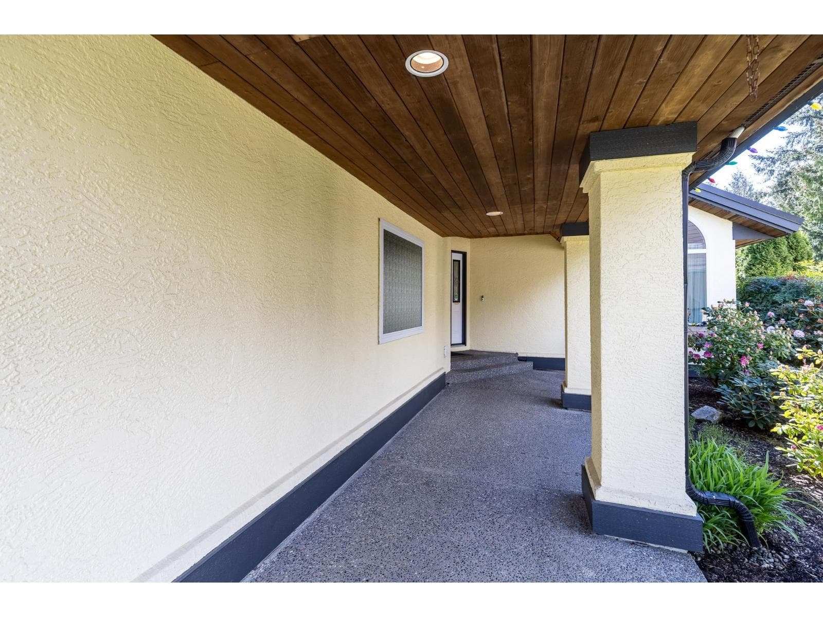 8573 142 STREET photo 2