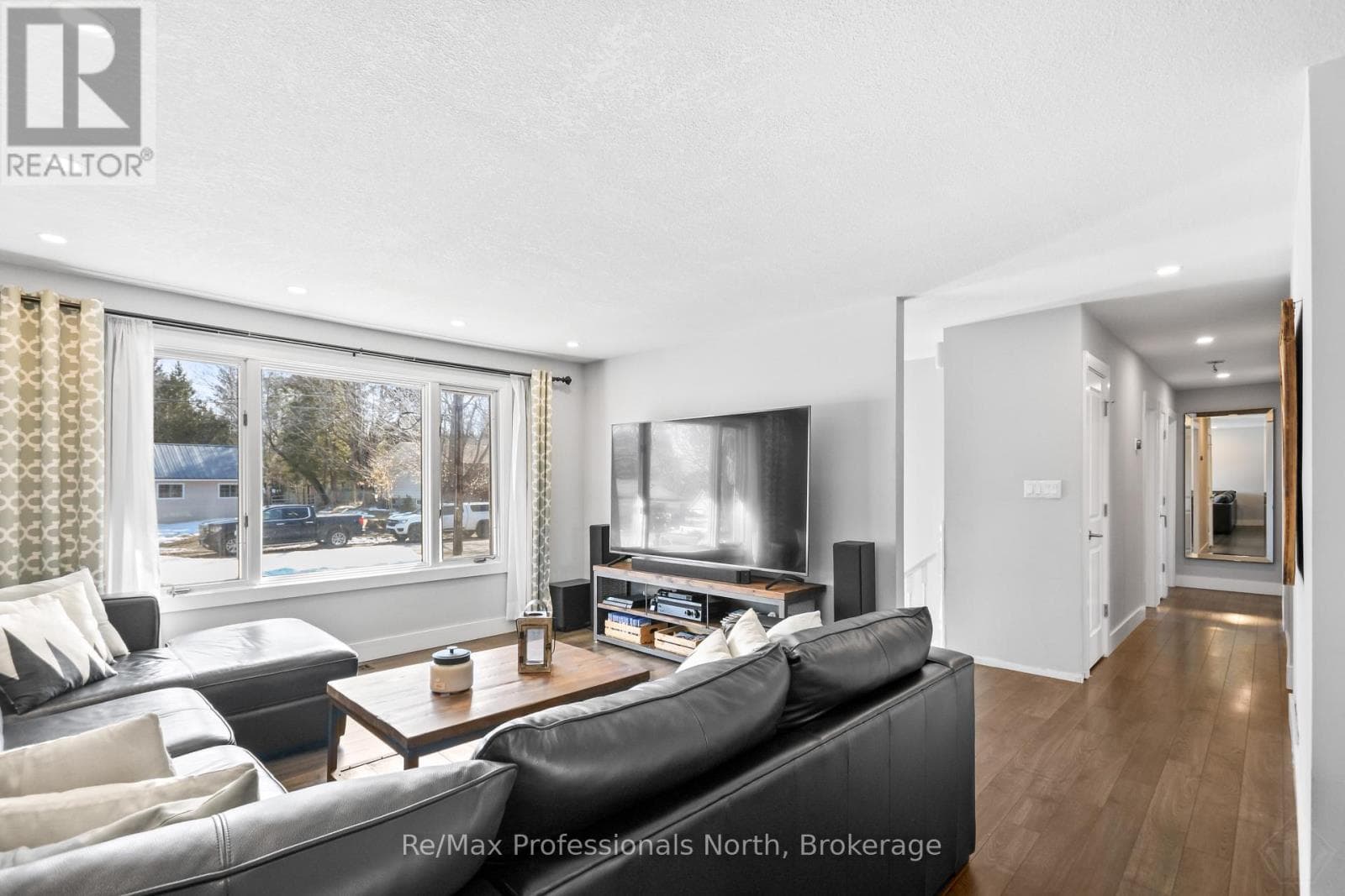 455 LOUISE STREET photo 4