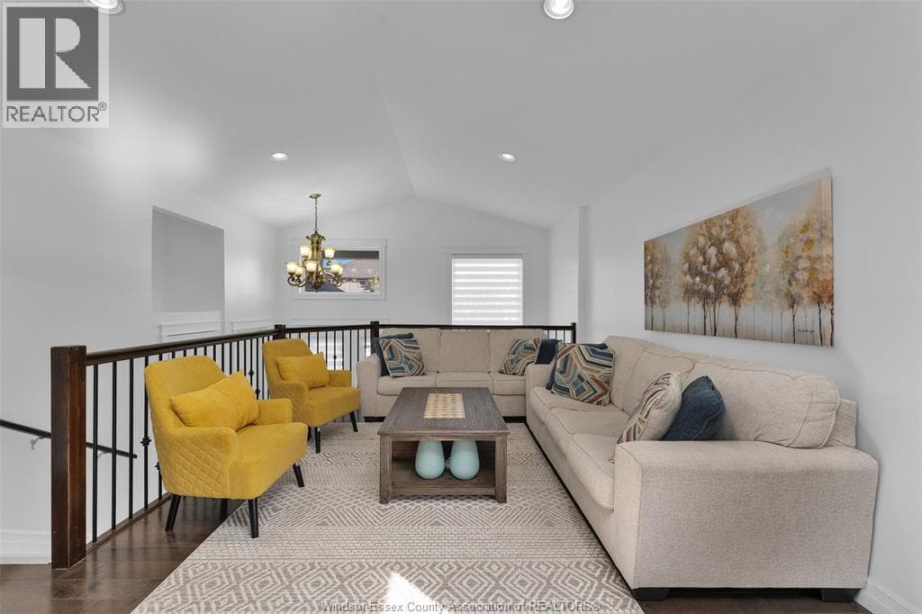 3921 Zanzibar CRESCENT photo 3