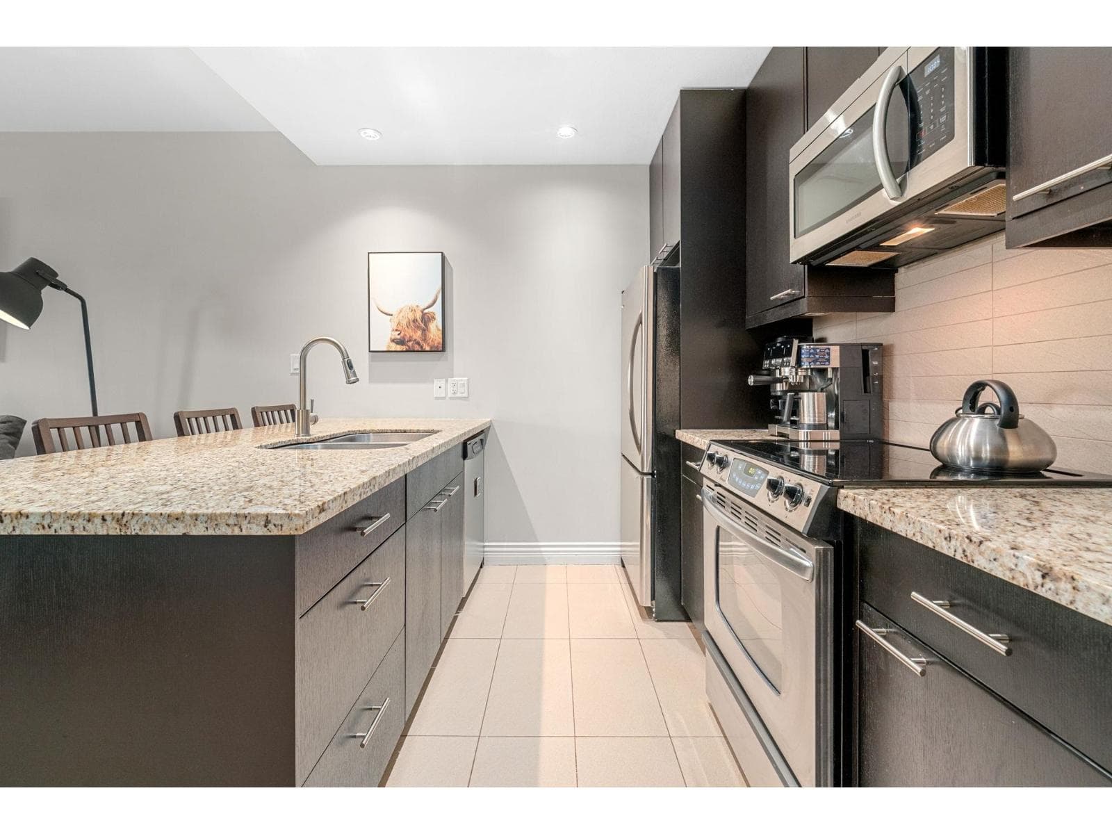 203 2970 KING GEORGE BOULEVARD photo 3