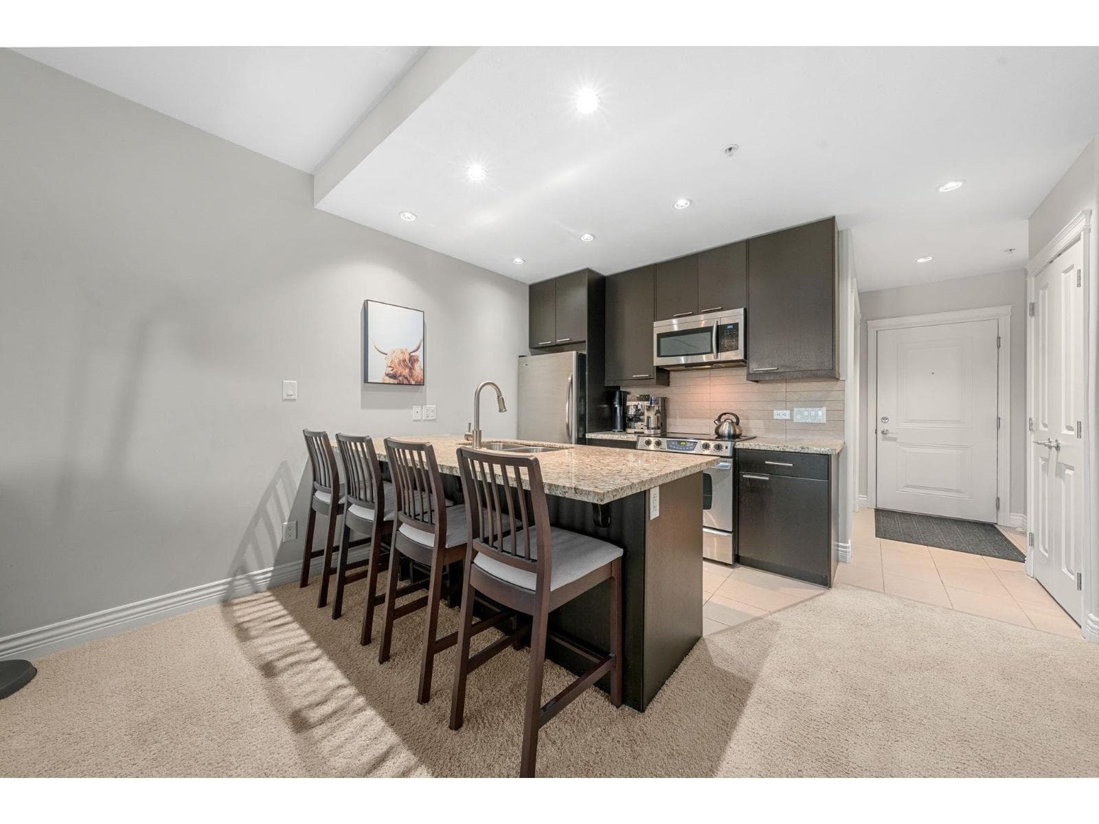 203 2970 KING GEORGE BOULEVARD photo 5