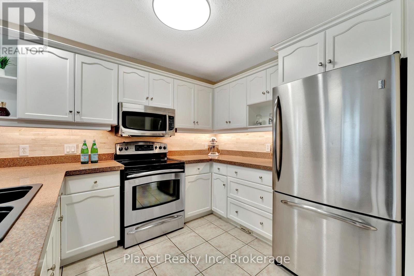16 WINTERBERRY LANE photo 5
