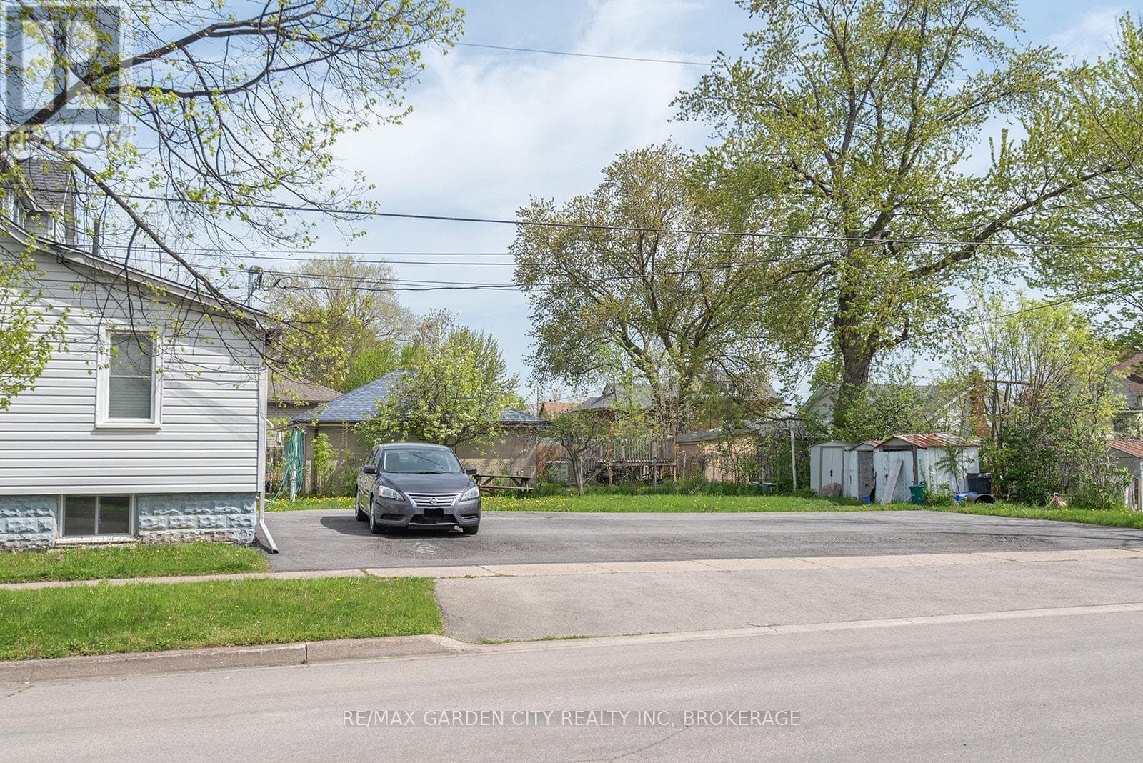 99 BEATRICE STREET photo 2