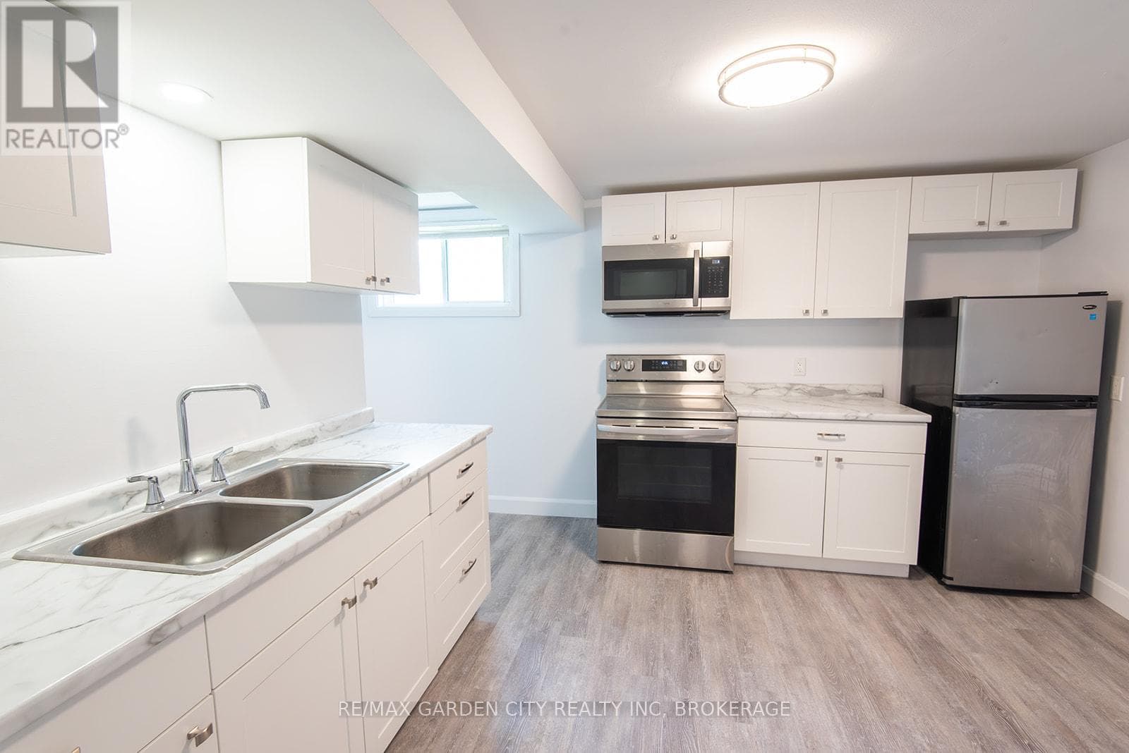 99 BEATRICE STREET photo 3