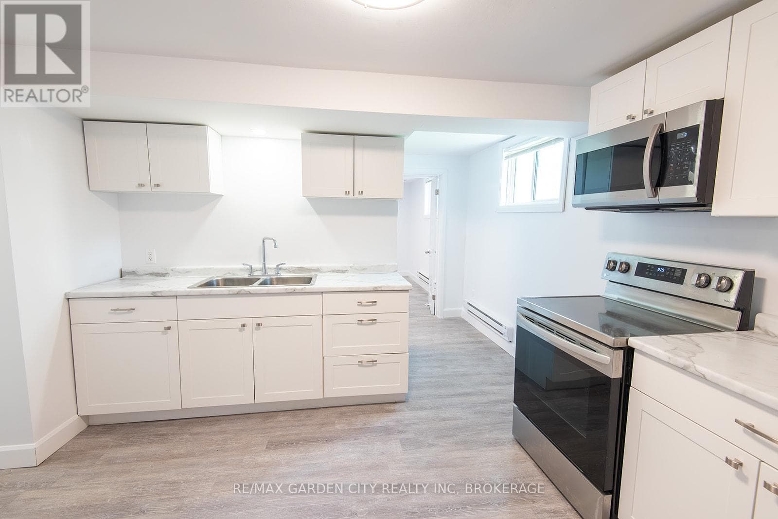 99 BEATRICE STREET photo 4