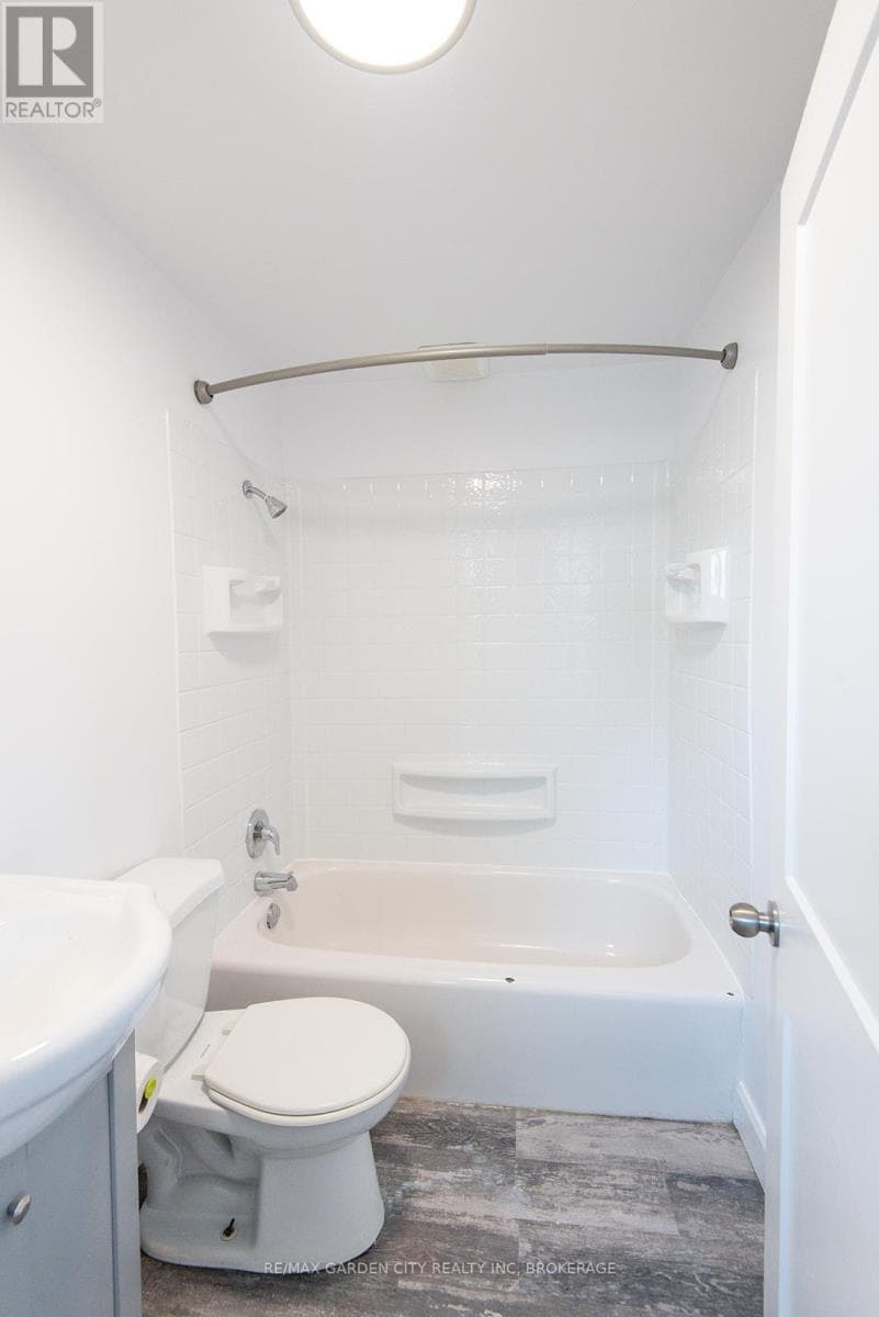 99 BEATRICE STREET photo 5
