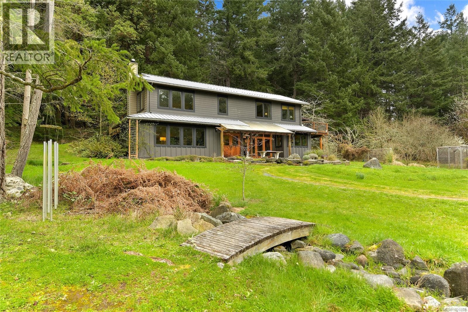 594 Horton Bay Rd photo 2