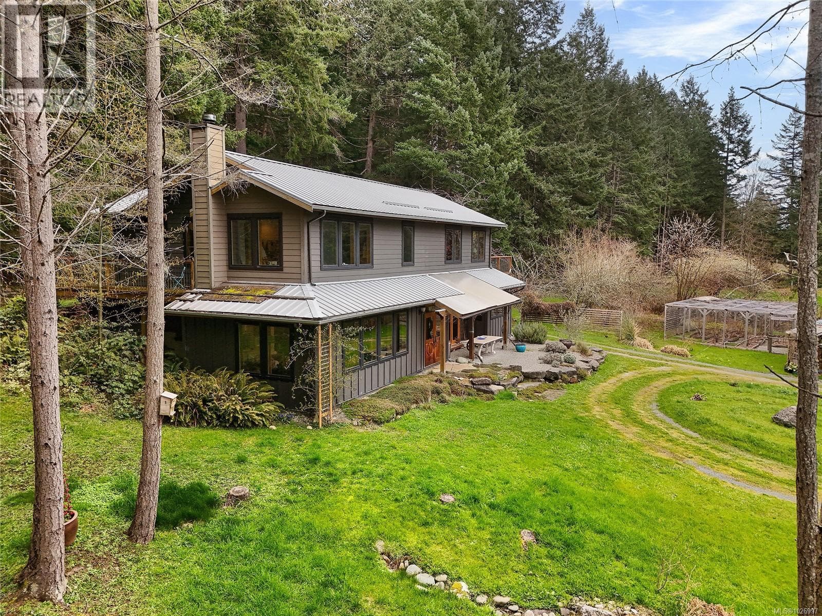 594 Horton Bay Rd photo 3