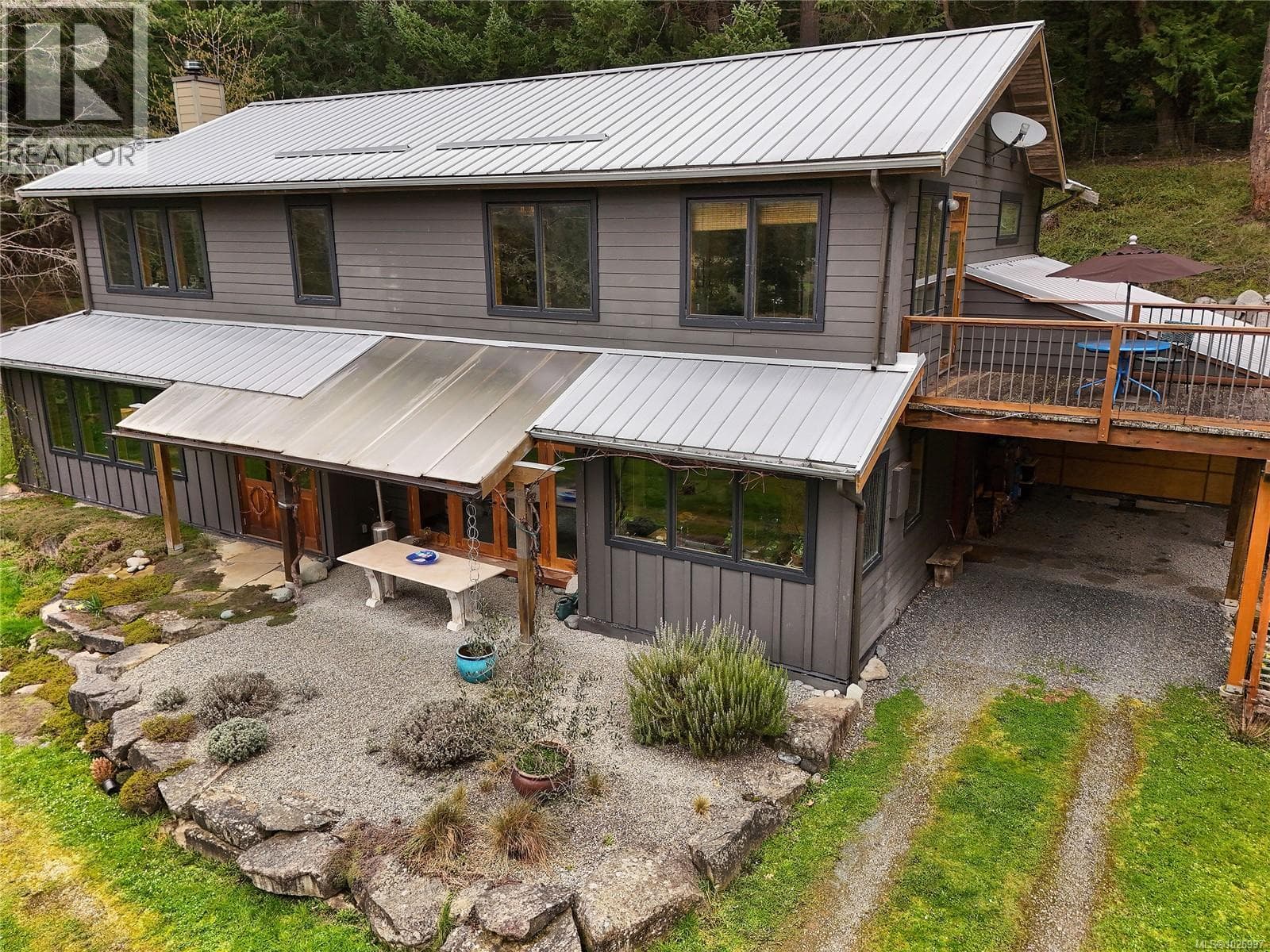 594 Horton Bay Rd photo 4