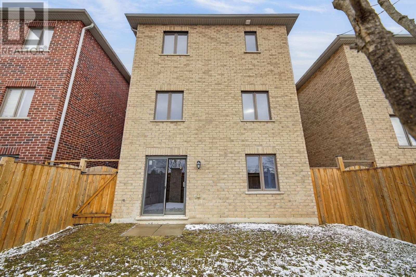 17 BEDFORD ESTATES CRESCENT photo 2