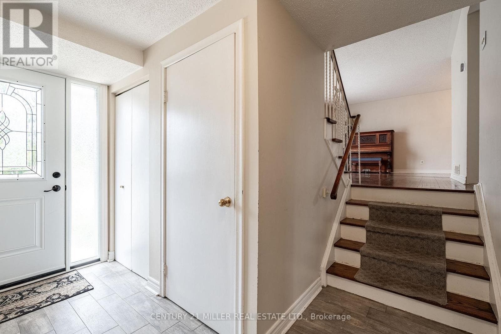 557 TRAFFORD CRESCENT photo 3
