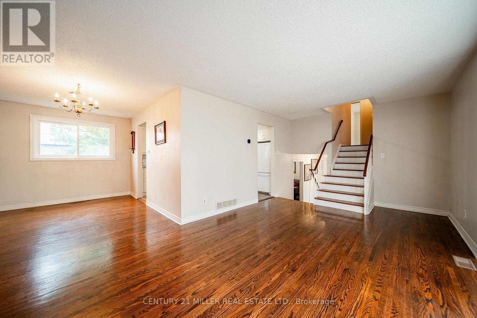 557 TRAFFORD CRESCENT photo 5