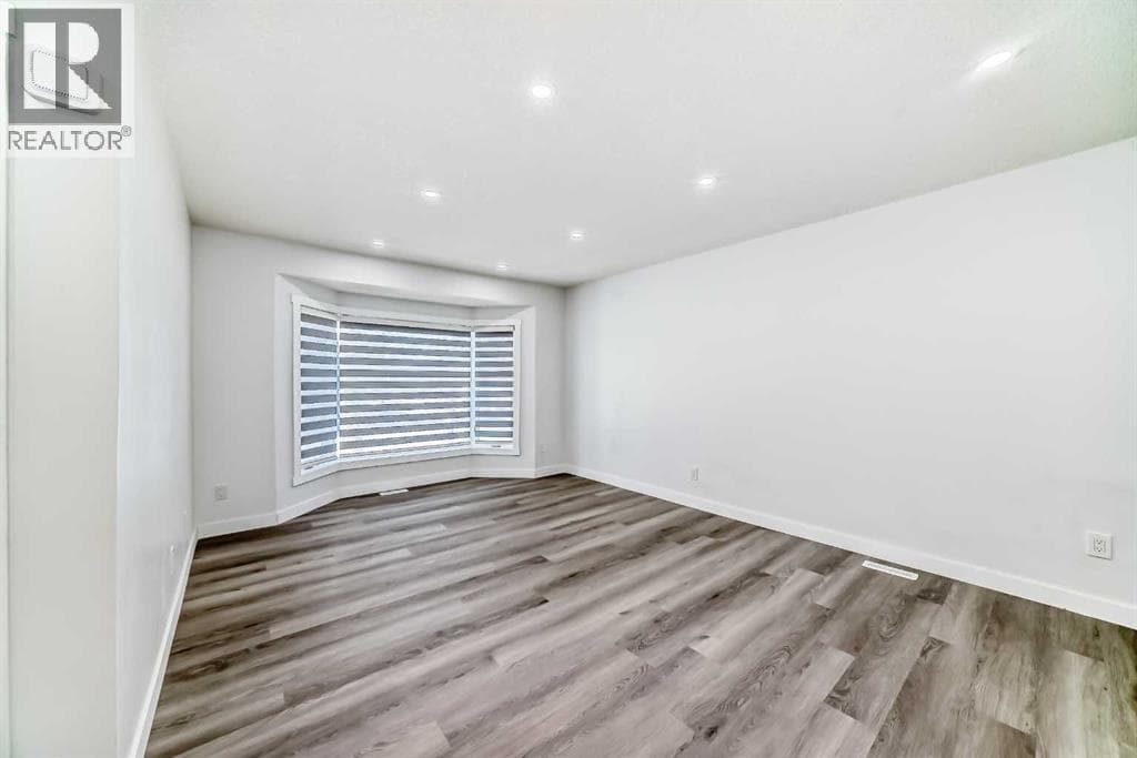 3504 33 Street SE photo 3