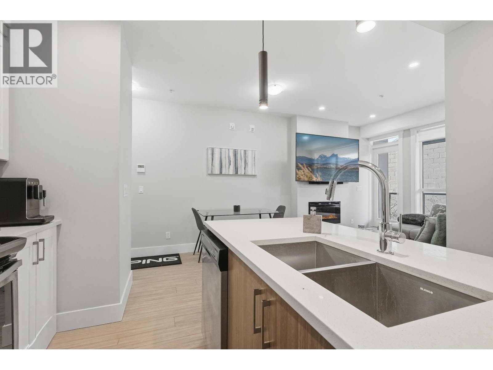 307 22335 MCINTOSH AVENUE photo 5