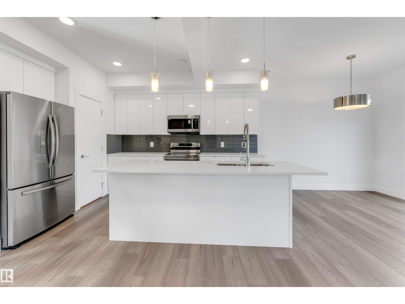 1663 CAVANAGH BV SW photo 2