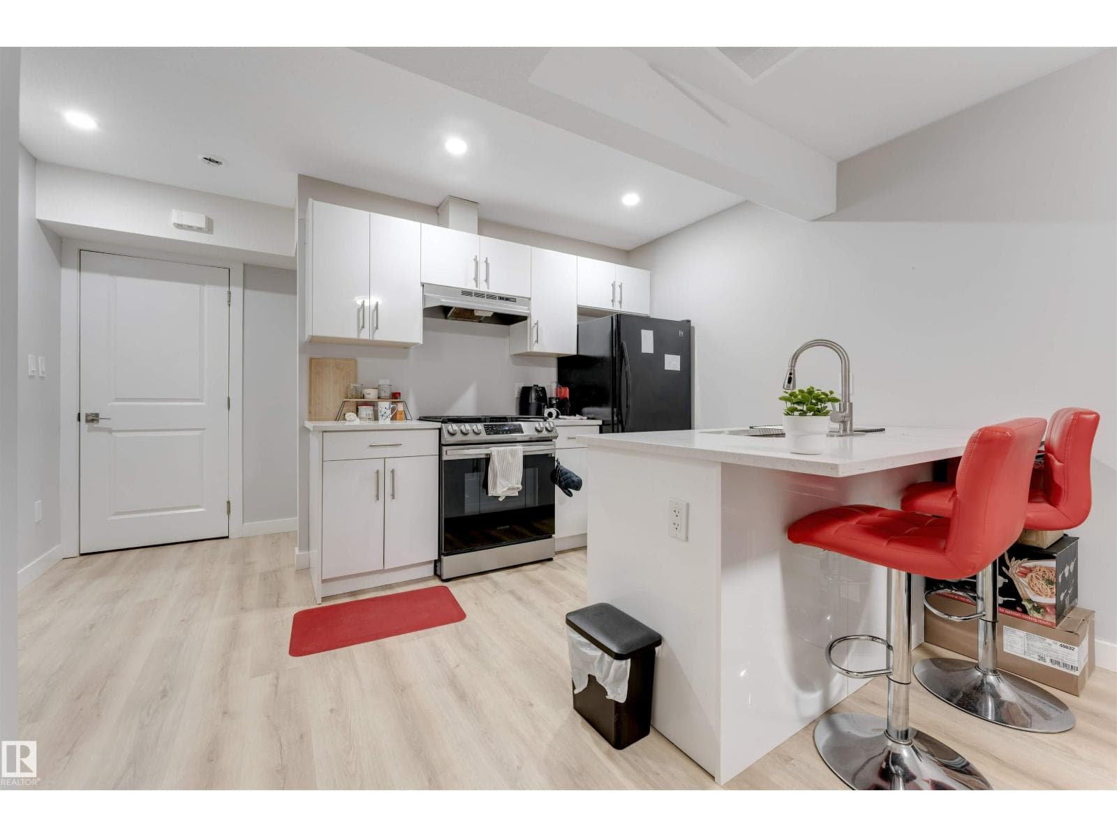 1663 CAVANAGH BV SW photo 3