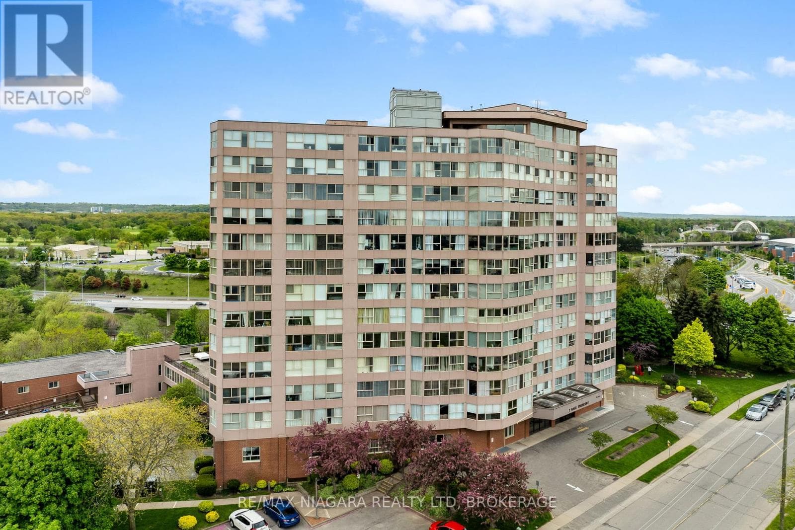 2 bed 2 bath single family at B5 - 7 GALE CRESCENT — $329,000