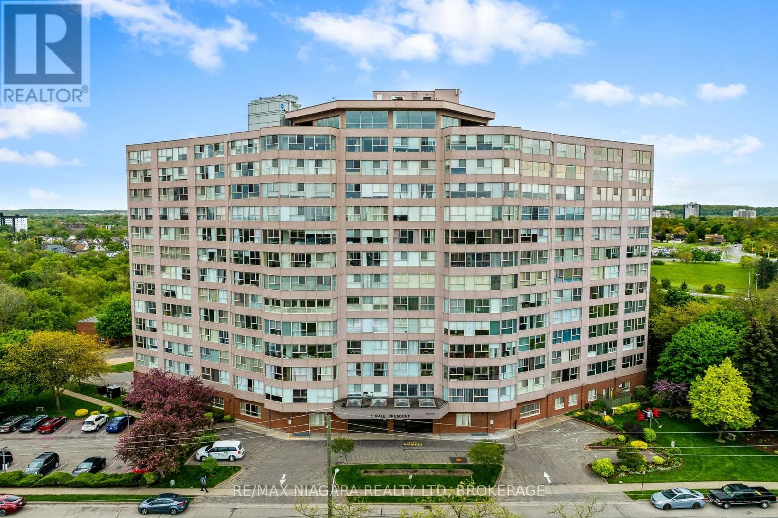 B5 - 7 GALE CRESCENT photo 2