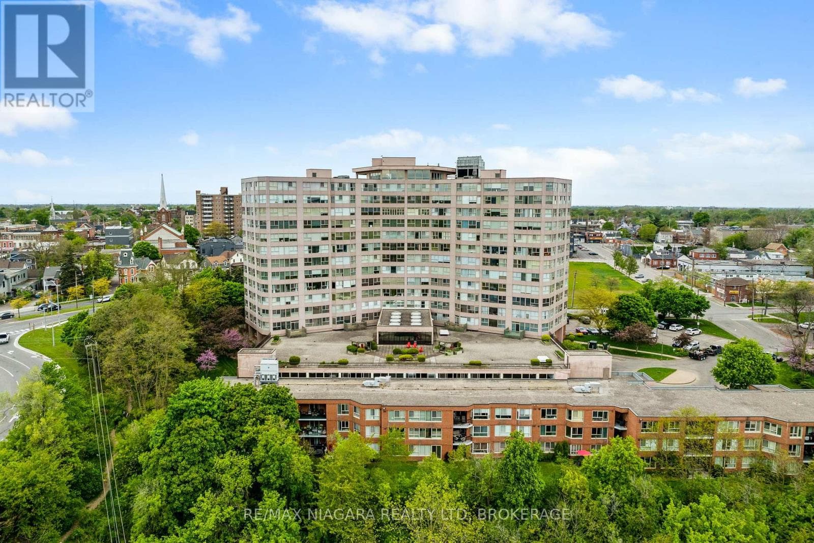 B5 - 7 GALE CRESCENT photo 3