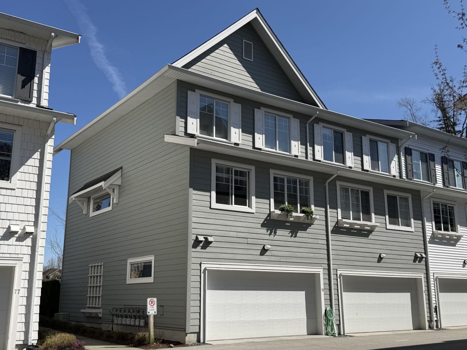 4 bed 4 bath single family at 76 158 171 STREET — $868,000
