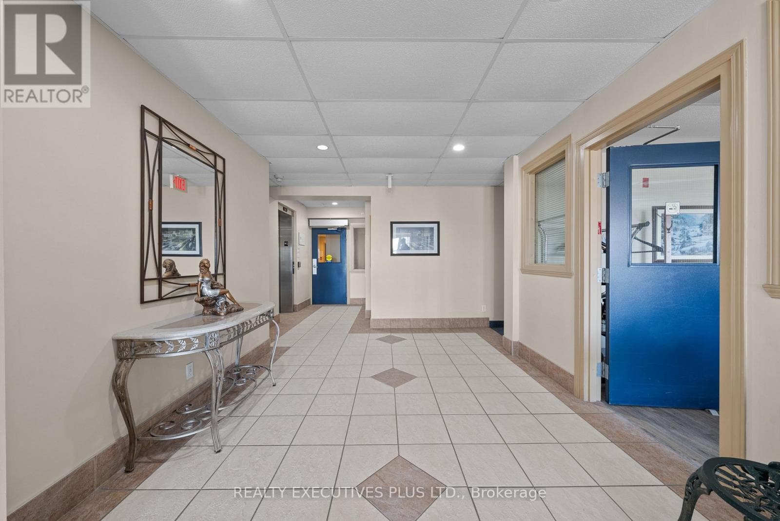 407 - 2921 LAURIER STREET photo 3
