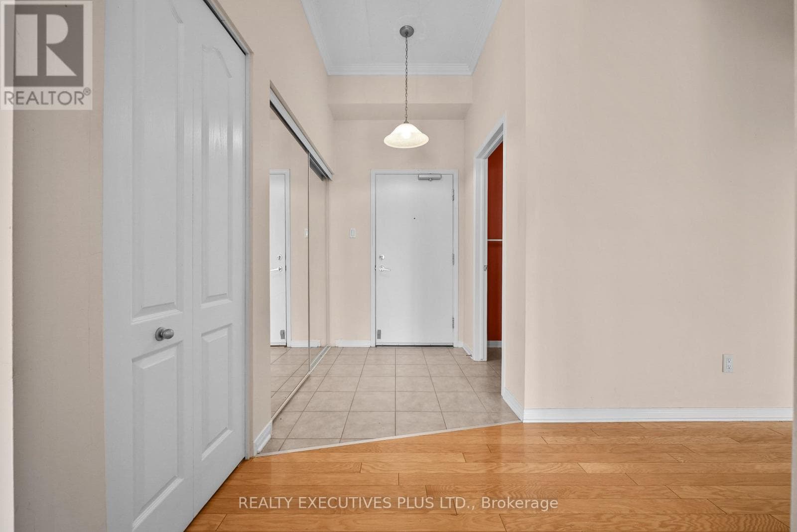407 - 2921 LAURIER STREET photo 4