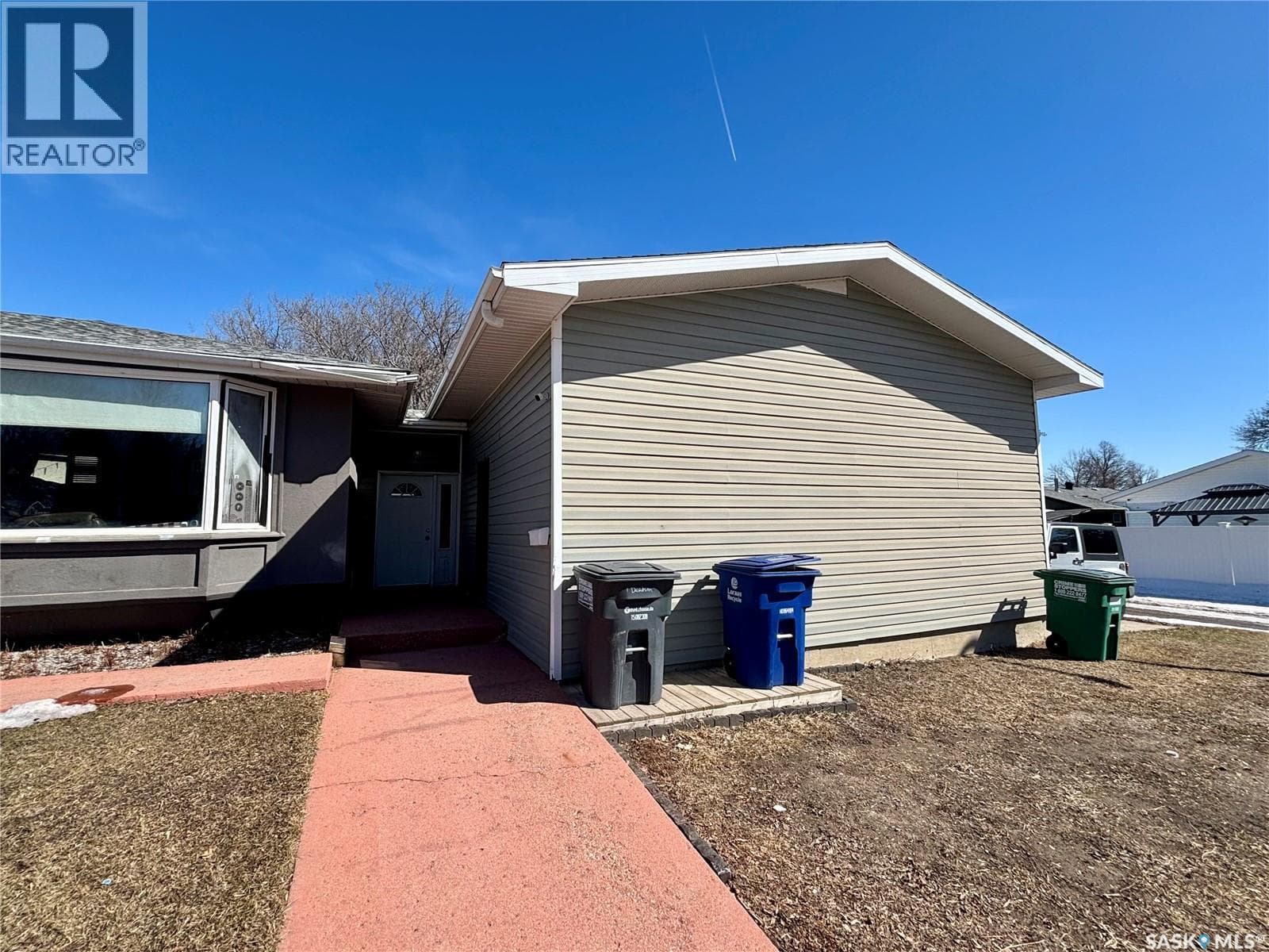 1 Davidson CRESCENT — photo 2