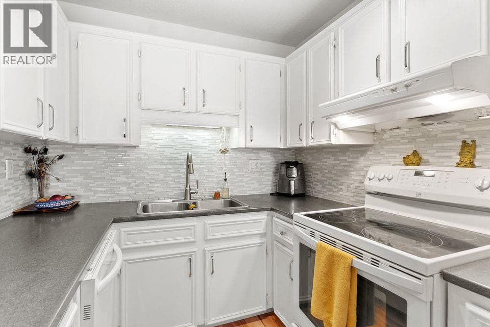 3155 Gordon Drive Unit# 304 photo 3