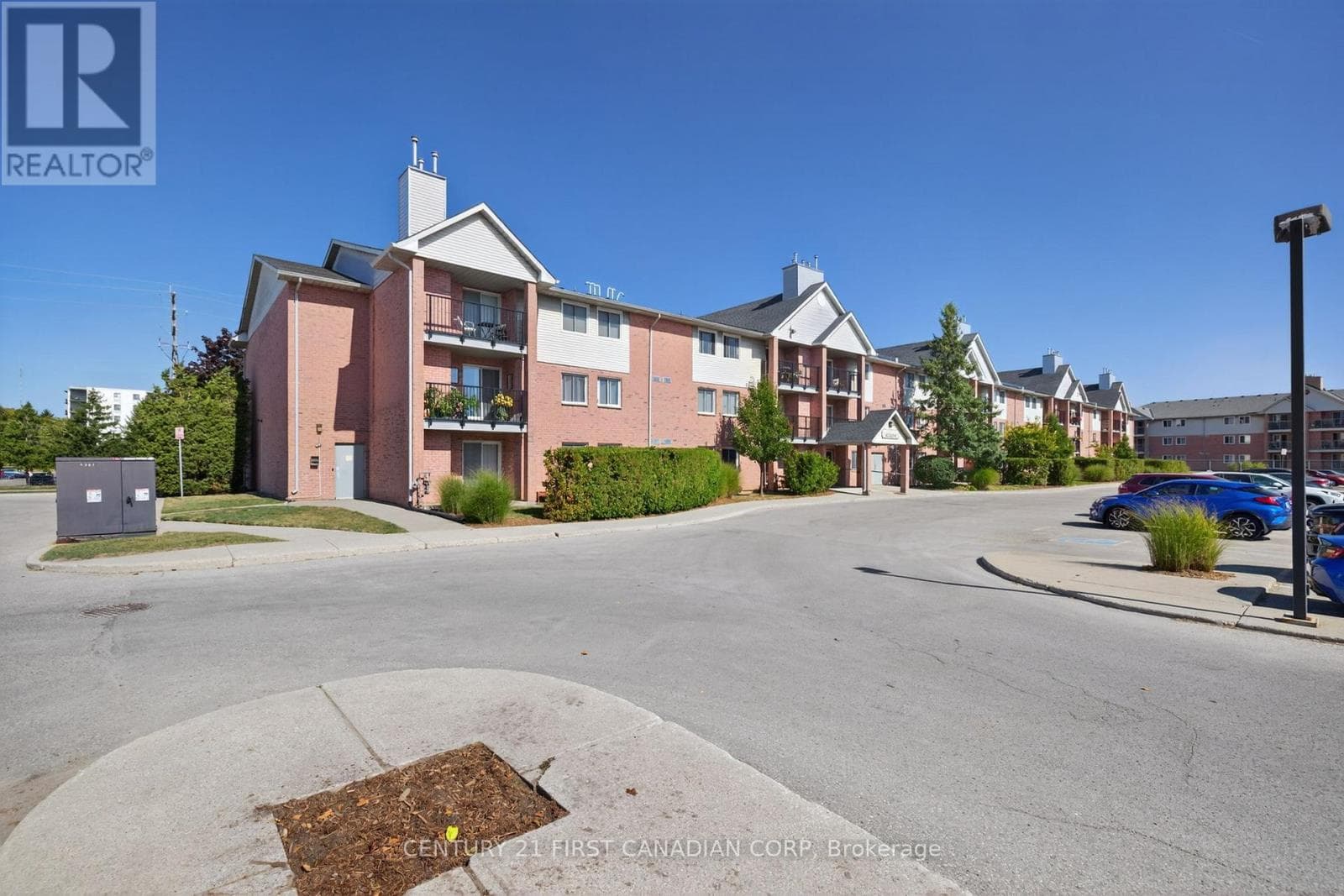92 - 144 CONWAY DRIVE photo 3