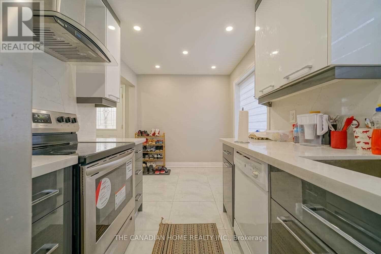 64 SOMERSET DRIVE photo 4