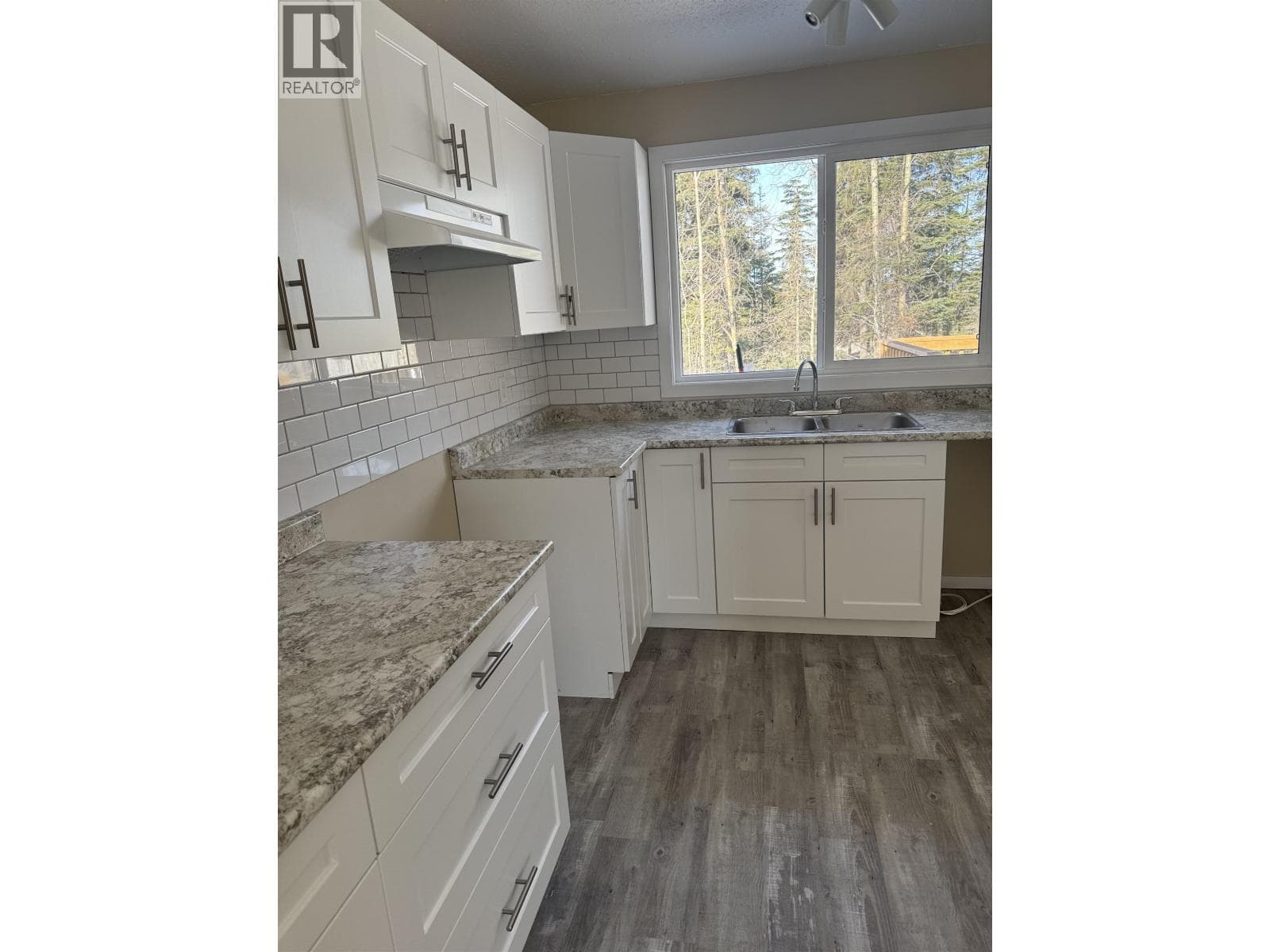 221 CRYSDALE DRIVE photo 2