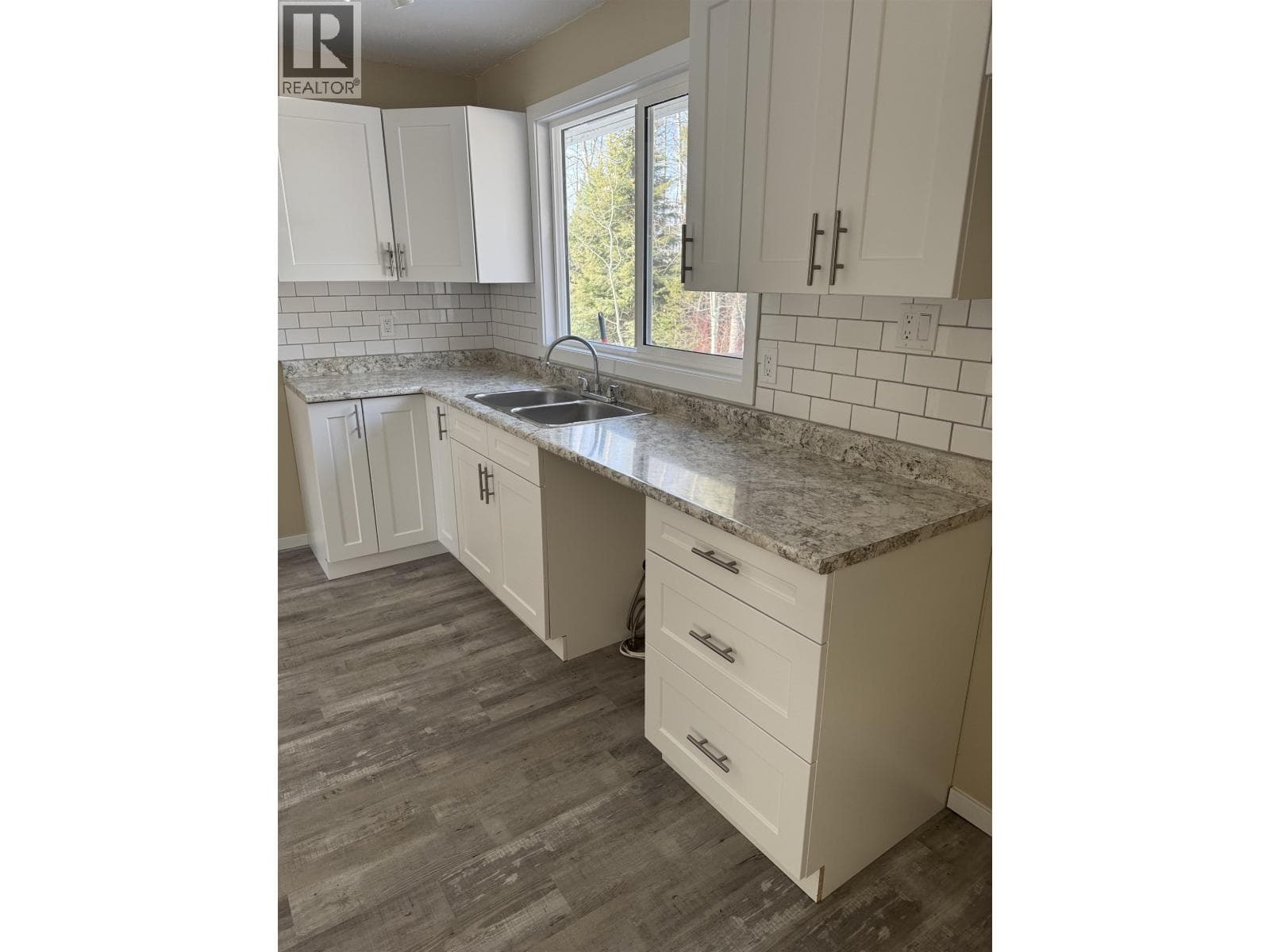 221 CRYSDALE DRIVE photo 3