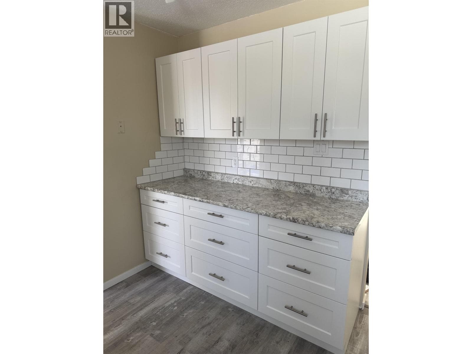 221 CRYSDALE DRIVE photo 4