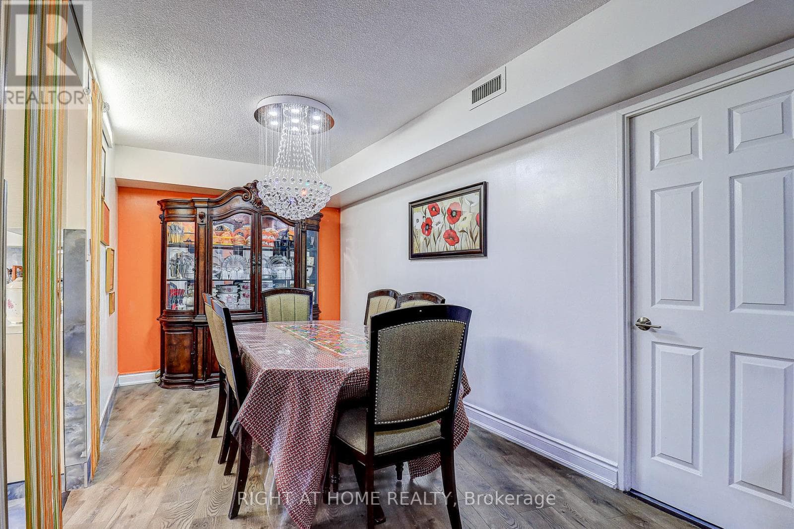 605 - 757 VICTORIA PARK AVENUE photo 3