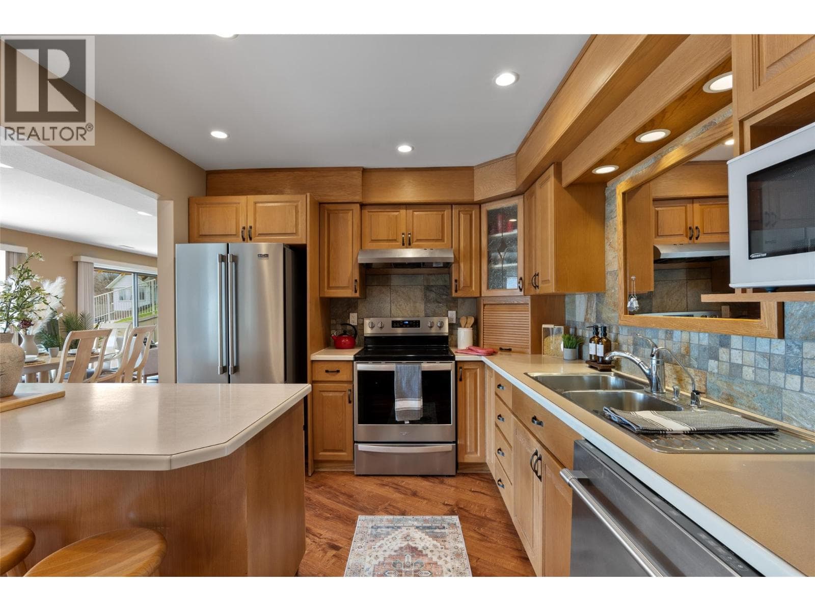 287 Connaught Road photo 4