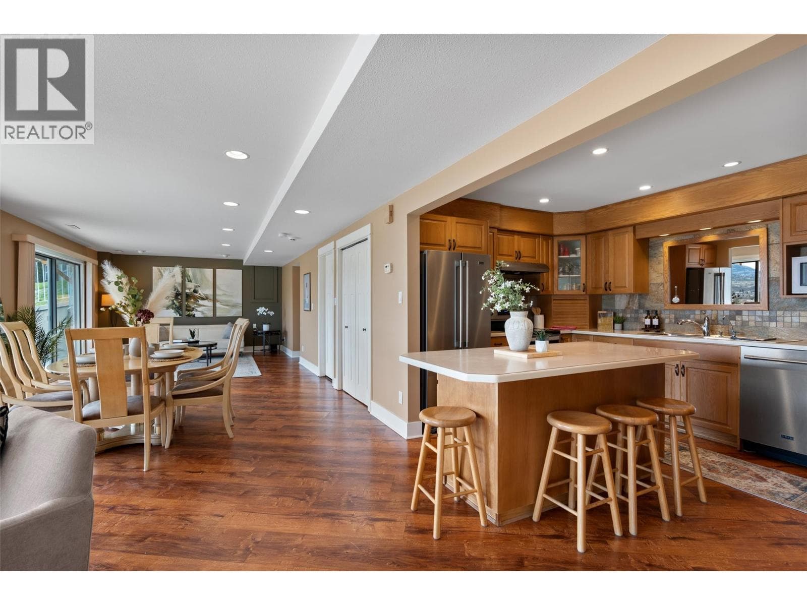 287 Connaught Road photo 2