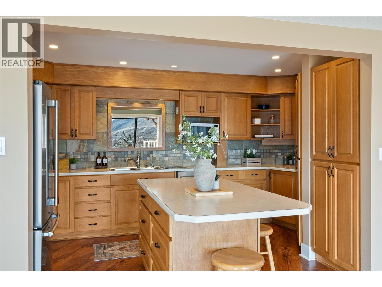287 Connaught Road photo 3