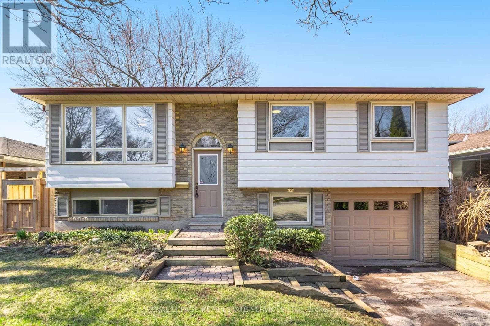 5 bed 2 bath single family at 142 OSBORNE CRESCENT — $1,149,900