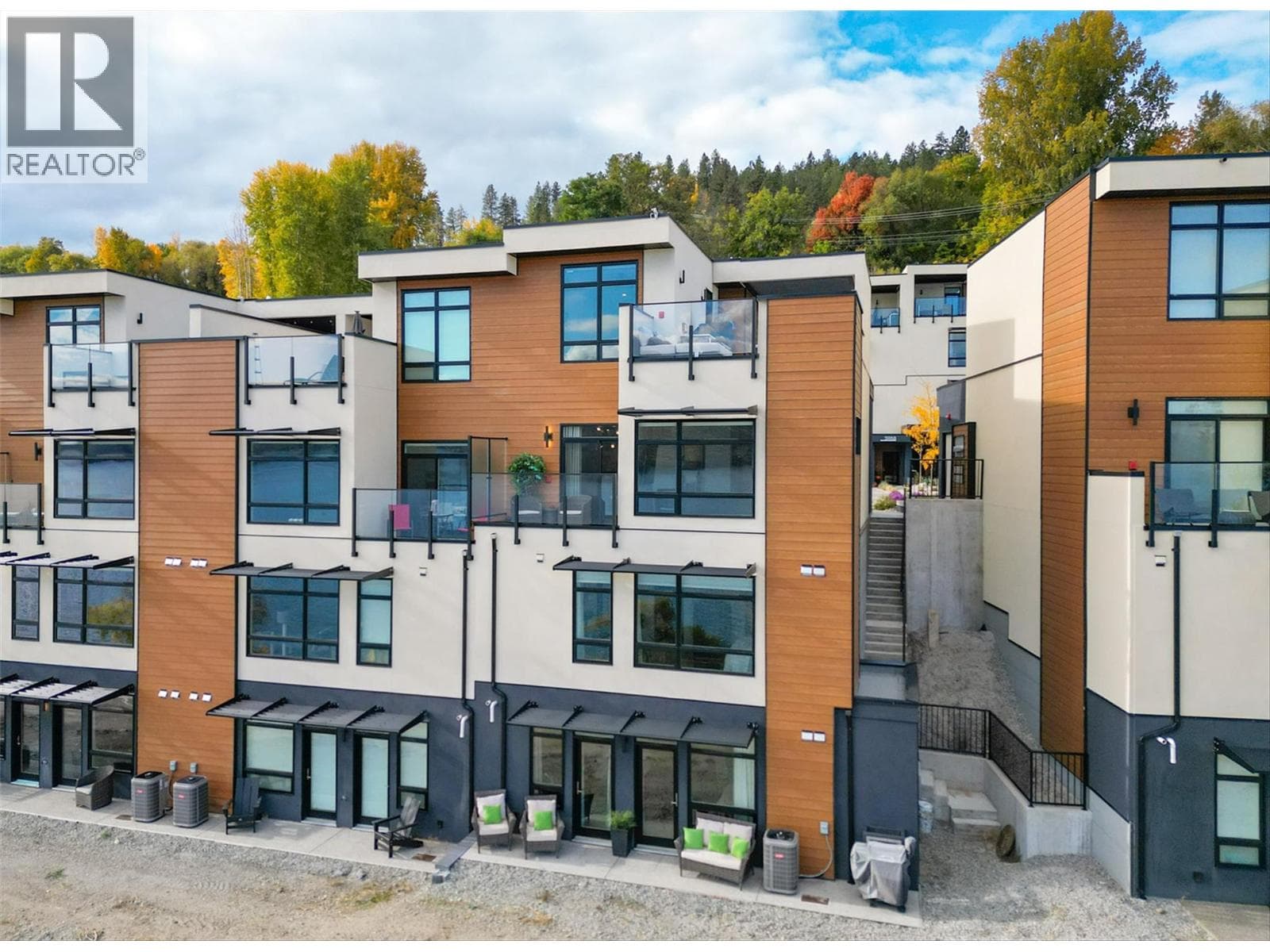 5991 Princess Street photo 4