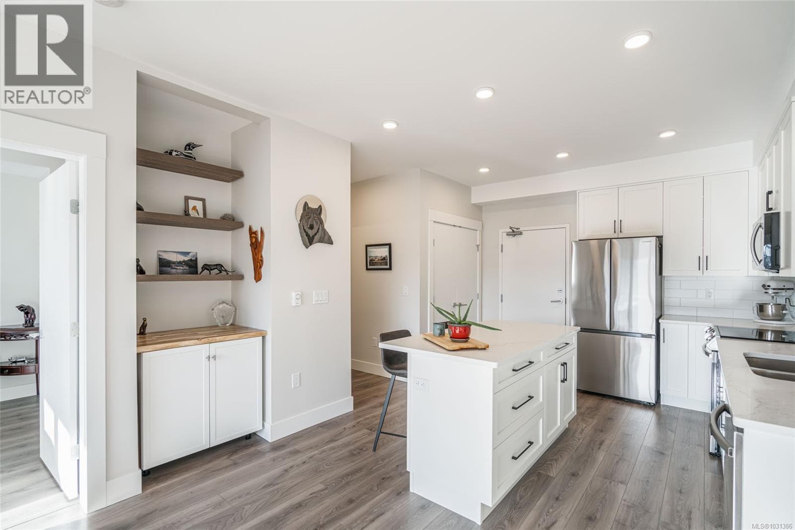 203 113 Hirst Ave E photo 5