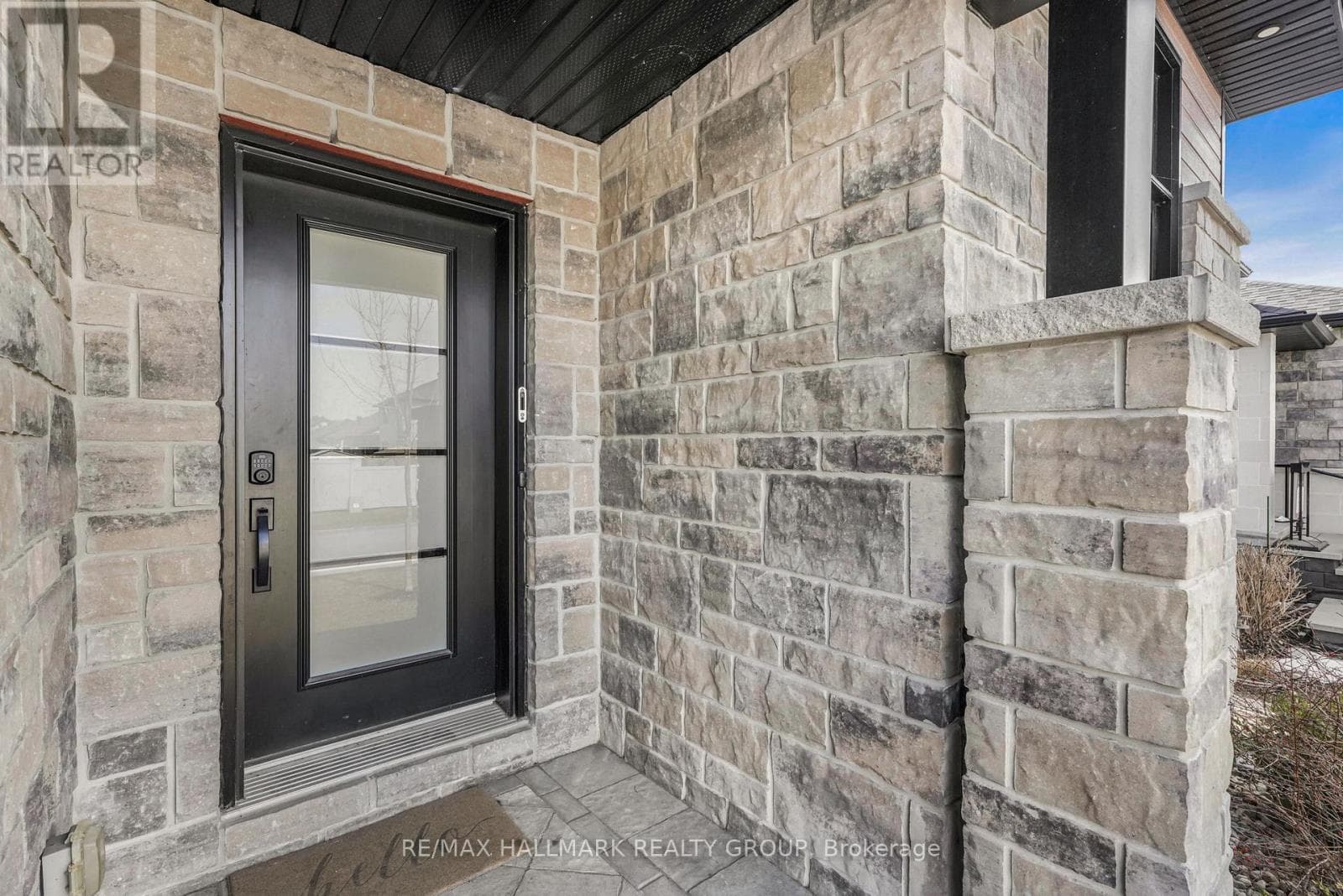 1069 DIAMOND STREET photo 3